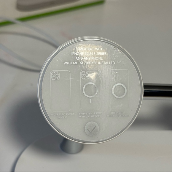 Waystar 3 in 1 magnetic charging station iPhone watch AirPods open box pre-owned - Picture 9 of 11